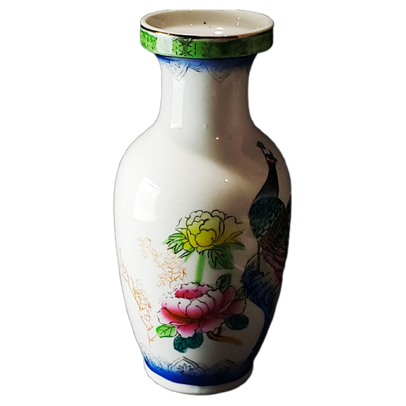 Elegant Harmony: A Timeless Japanese Vase Featuring Majestic Peacocks and Floral - Picture 4 of 5
